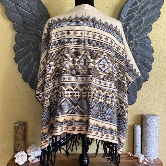 Suzy Shier Oversized Knit Poncho Style Shall Throw - Picture 7 of 9